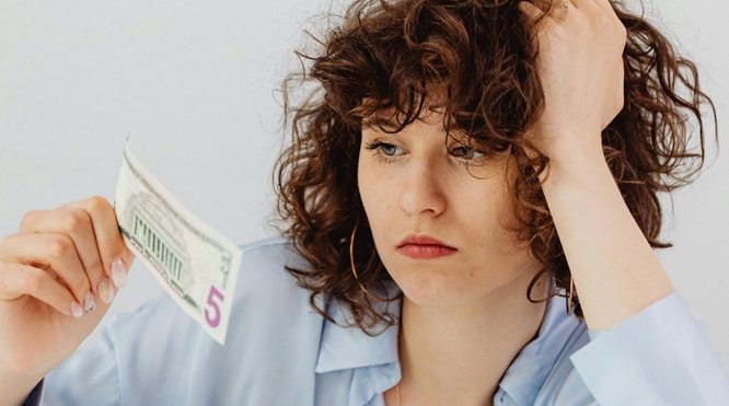 Financial Worries, Health Complaints, and Career Exploration: The Role of Action Crises